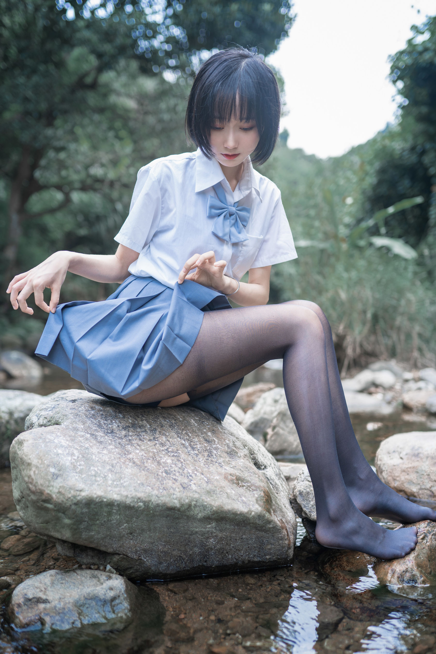 萌系小姐姐木绵绵OwO 水色溪边制服 [51P] 2022-09-08 22:12:58-秀人网