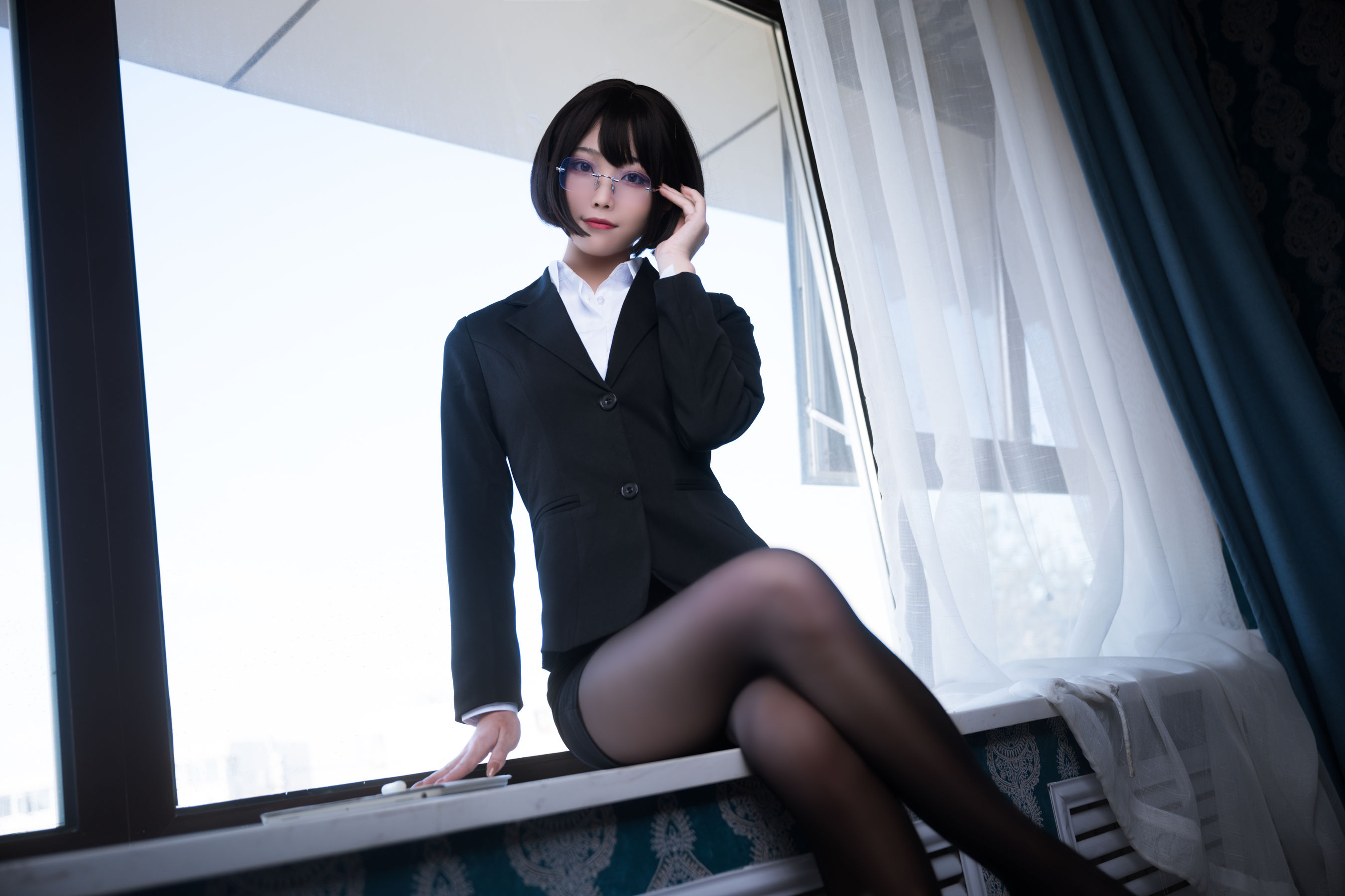 Cosplay汪知子 – 黑丝OL [16P] 2022-11-05 07:49:20-秀人网