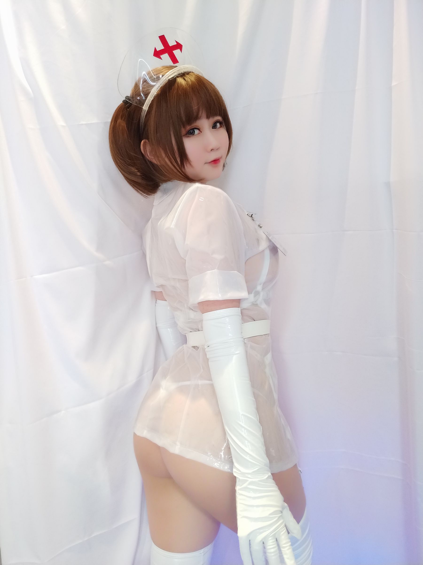 [Cosplay写真] 蜜桃少女是依酱呀 – 专属护士 [38P] 插图5