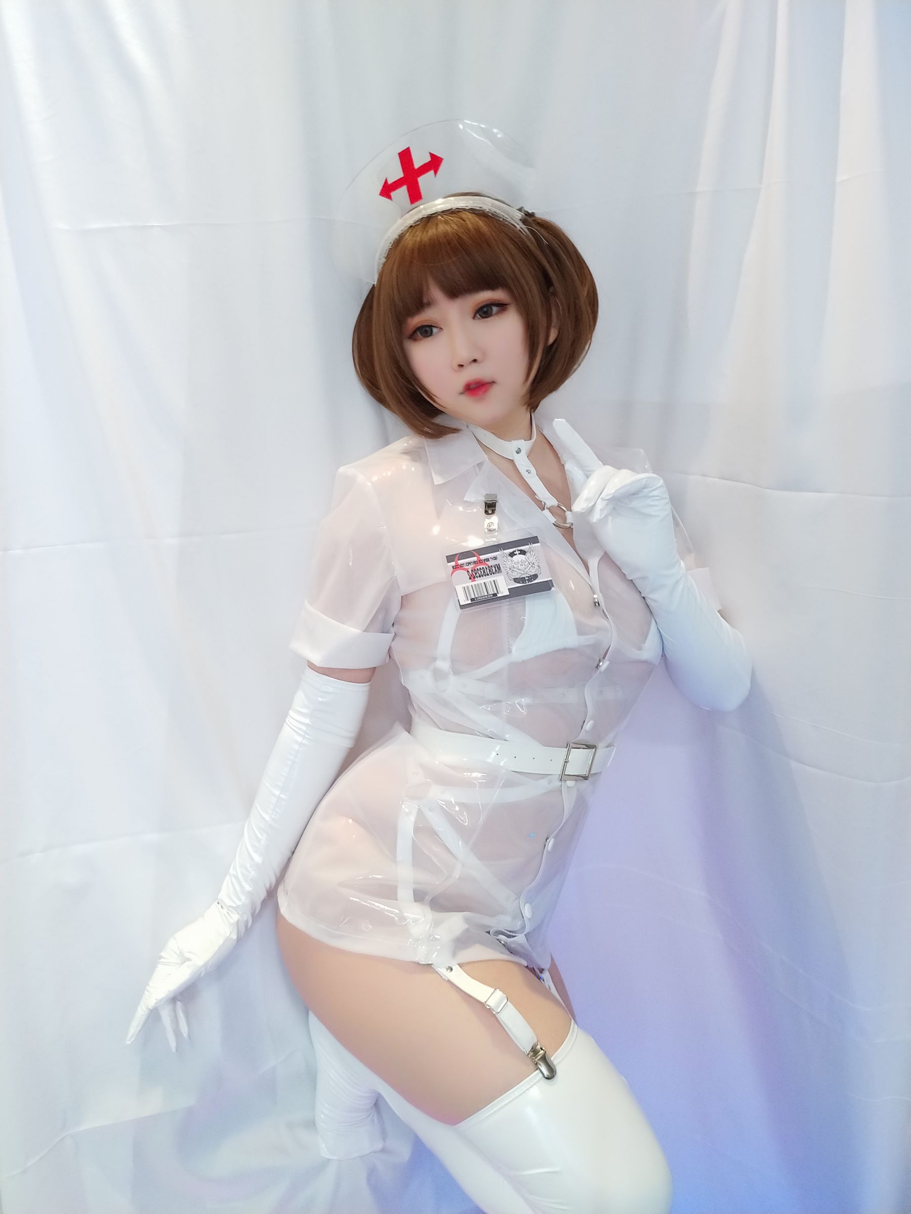 [Cosplay写真] 蜜桃少女是依酱呀 – 专属护士 [38P] 插图4