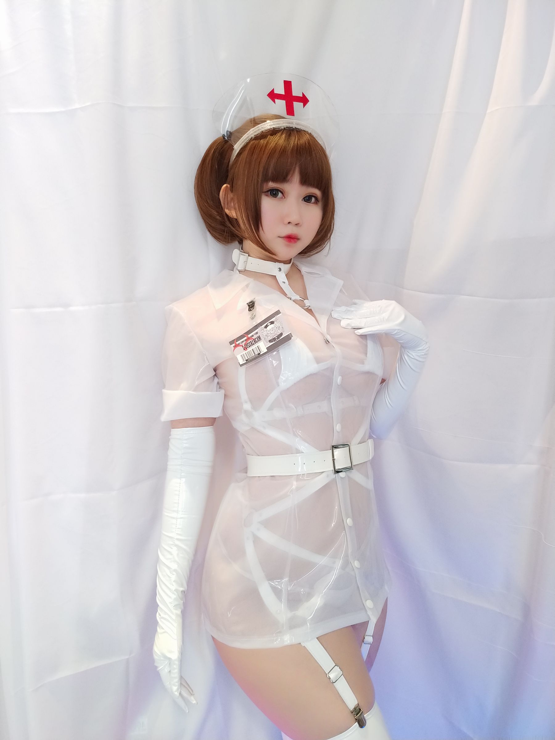 [Cosplay写真] 蜜桃少女是依酱呀 – 专属护士 [38P] 插图3