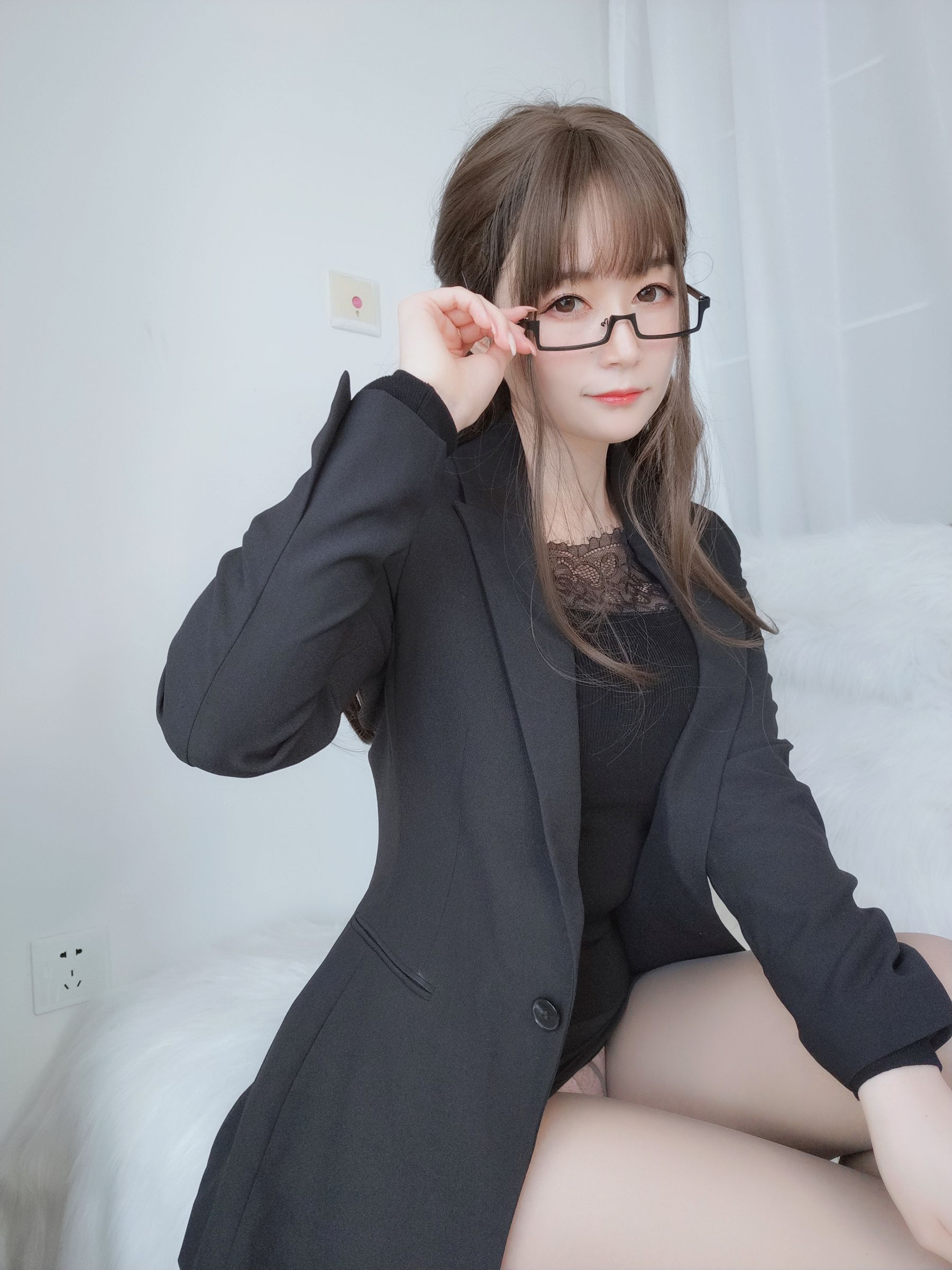 Coser小姐姐白银 – 黑西服 [69P] 插图3