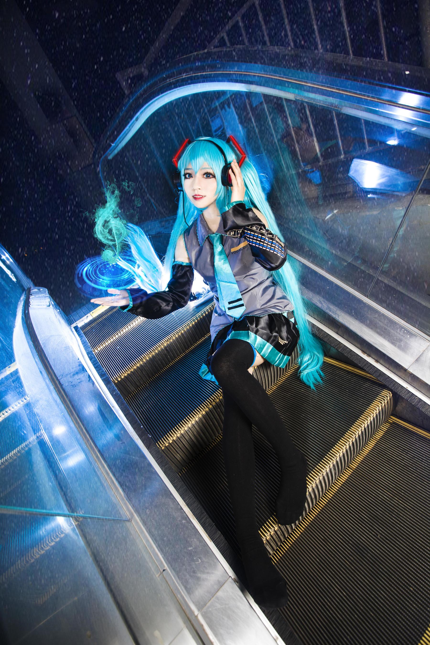 [Cosplay写真] 萌妹白易子教主 – VOCALOID [8P] 插图6