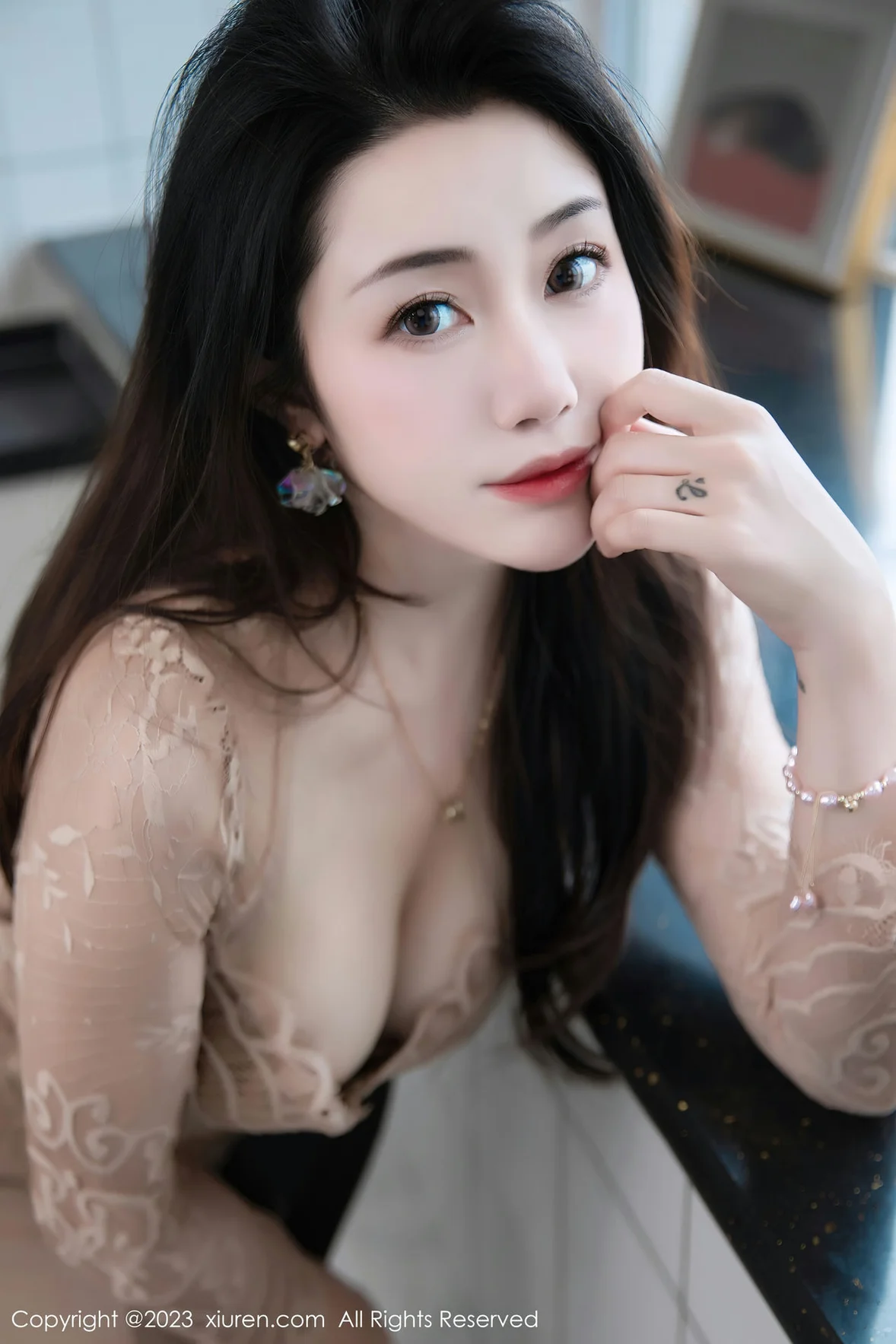 XiuRen 秀人 No.7216 严利娅Yuliya 杏色连衣长裙性感写真 [90P] 插图2